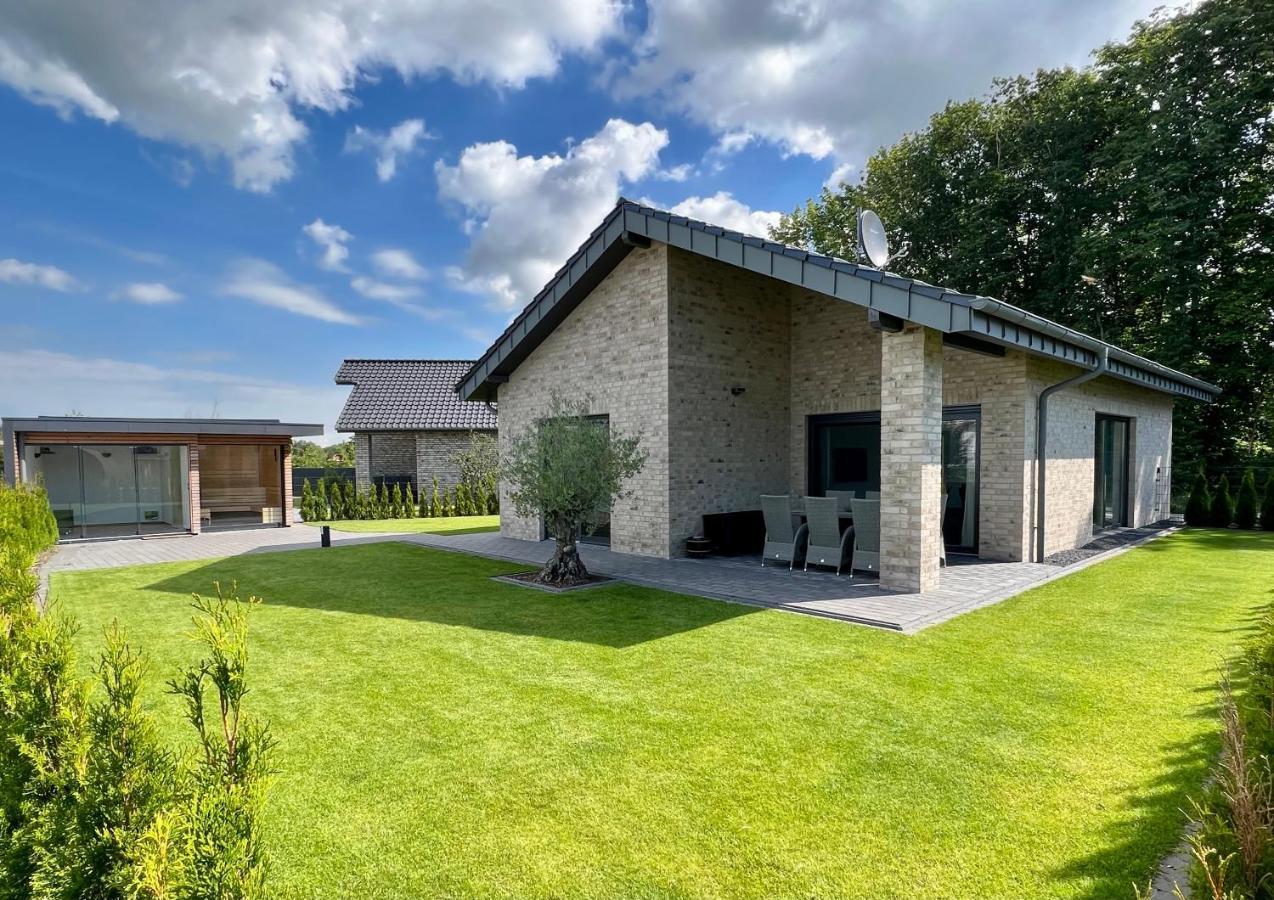 Schoenes Ferienhaus Mit Sauna Am Harkebruegger See In Der Naehe Von Oldenburg Barssel  Bagian luar foto
